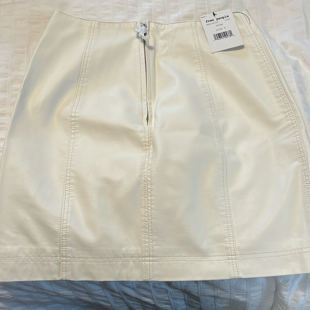 NWT Free People leather skirt, beautiful size 0